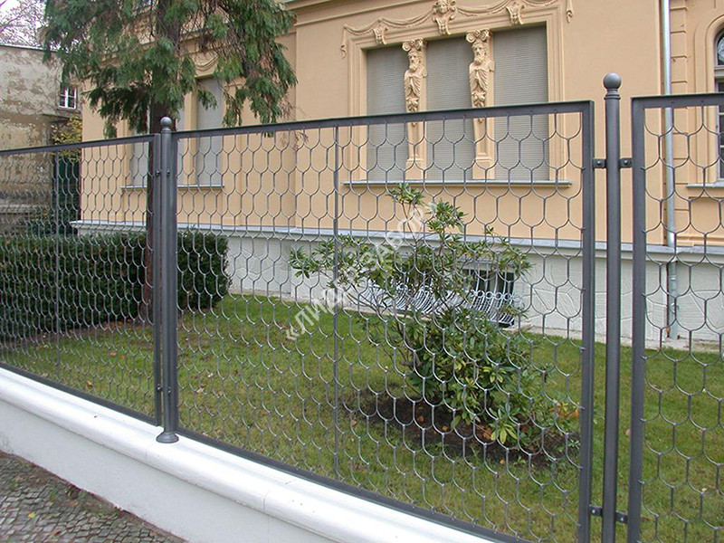 Цена Секционный забор серого цвета из сетки рабицы в Москве Купить Секционный забор серого цвета из сетки рабицы